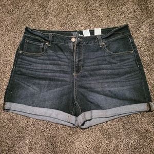 Time & Tru Size 16 Mid rise shorts